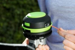 EGO Power Akku-Rasentrimmer ST1511E Inkl. Akku BA1400T + Ladegerät CH2100E -Gartengeräte Geschäft EGO Line trimmer powerload Step 1 1