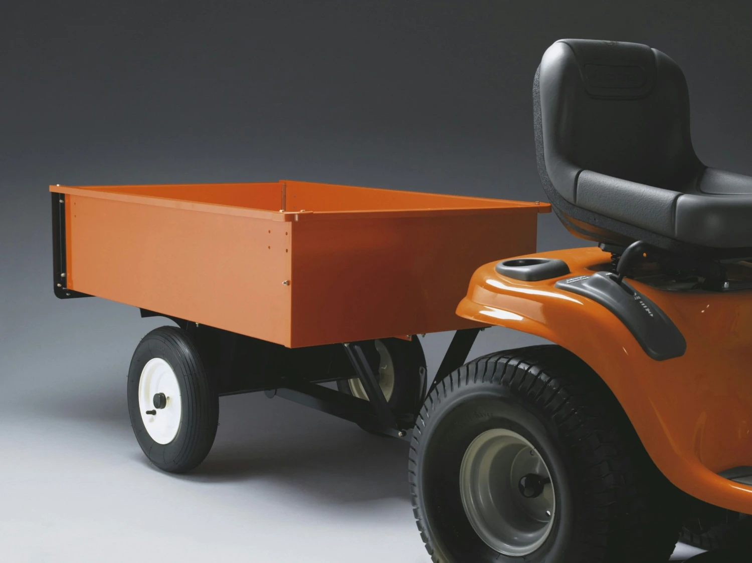 Husqvarna Gartentraktor TC 139T 4 Husqvarna Gartentraktor TC 139T – Bild 4