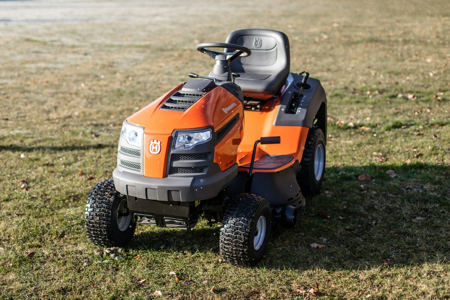 Husqvarna Rasentraktor TC 138 4 Husqvarna Rasentraktor TC 138 – Bild 4