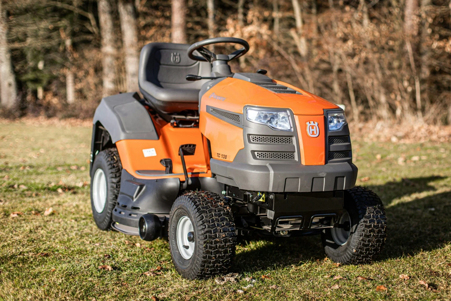 Husqvarna Rasentraktor TC 138 3 Husqvarna Rasentraktor TC 138 – Bild 3