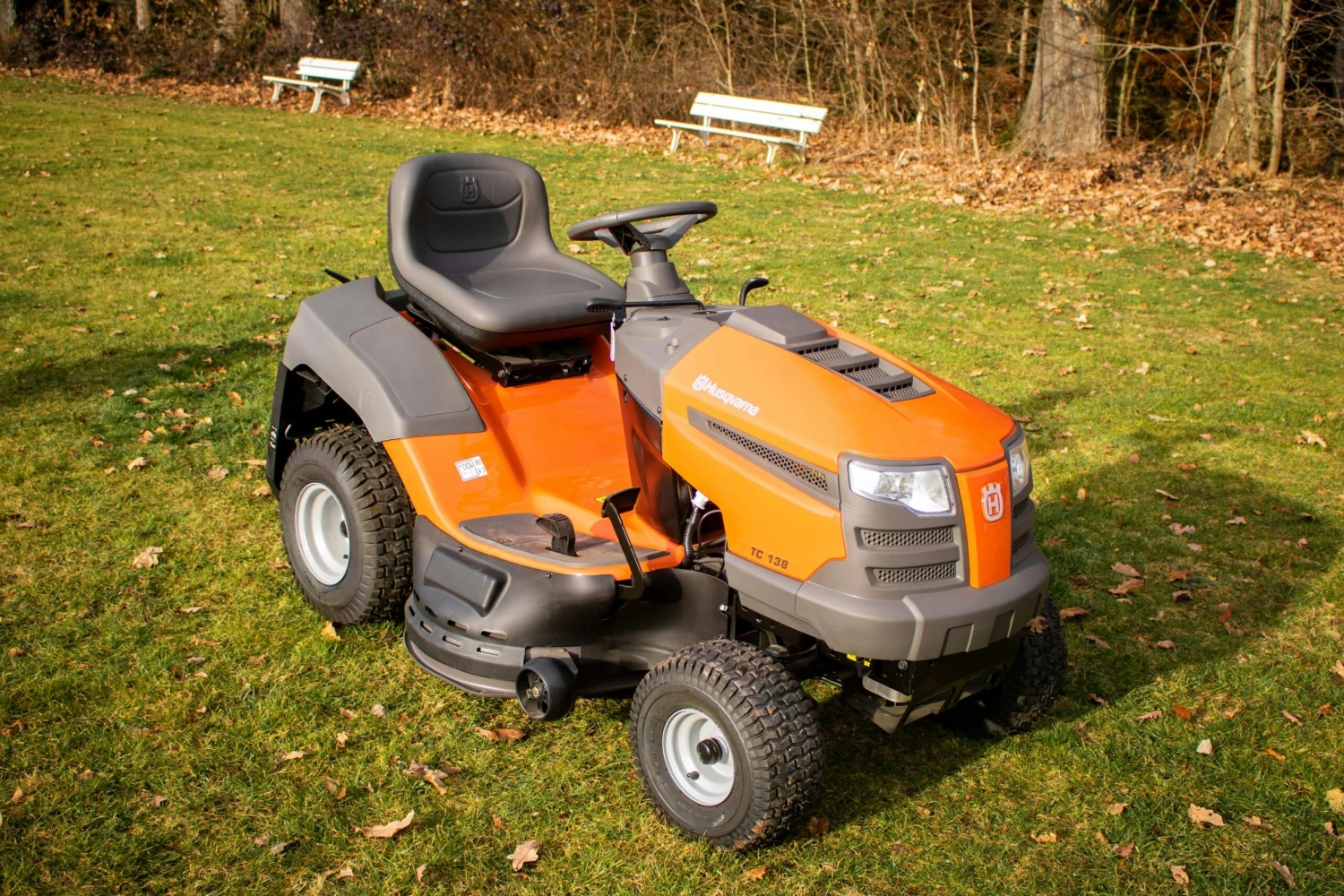 Husqvarna Rasentraktor TC 138 2 Husqvarna Rasentraktor TC 138 – Bild 2