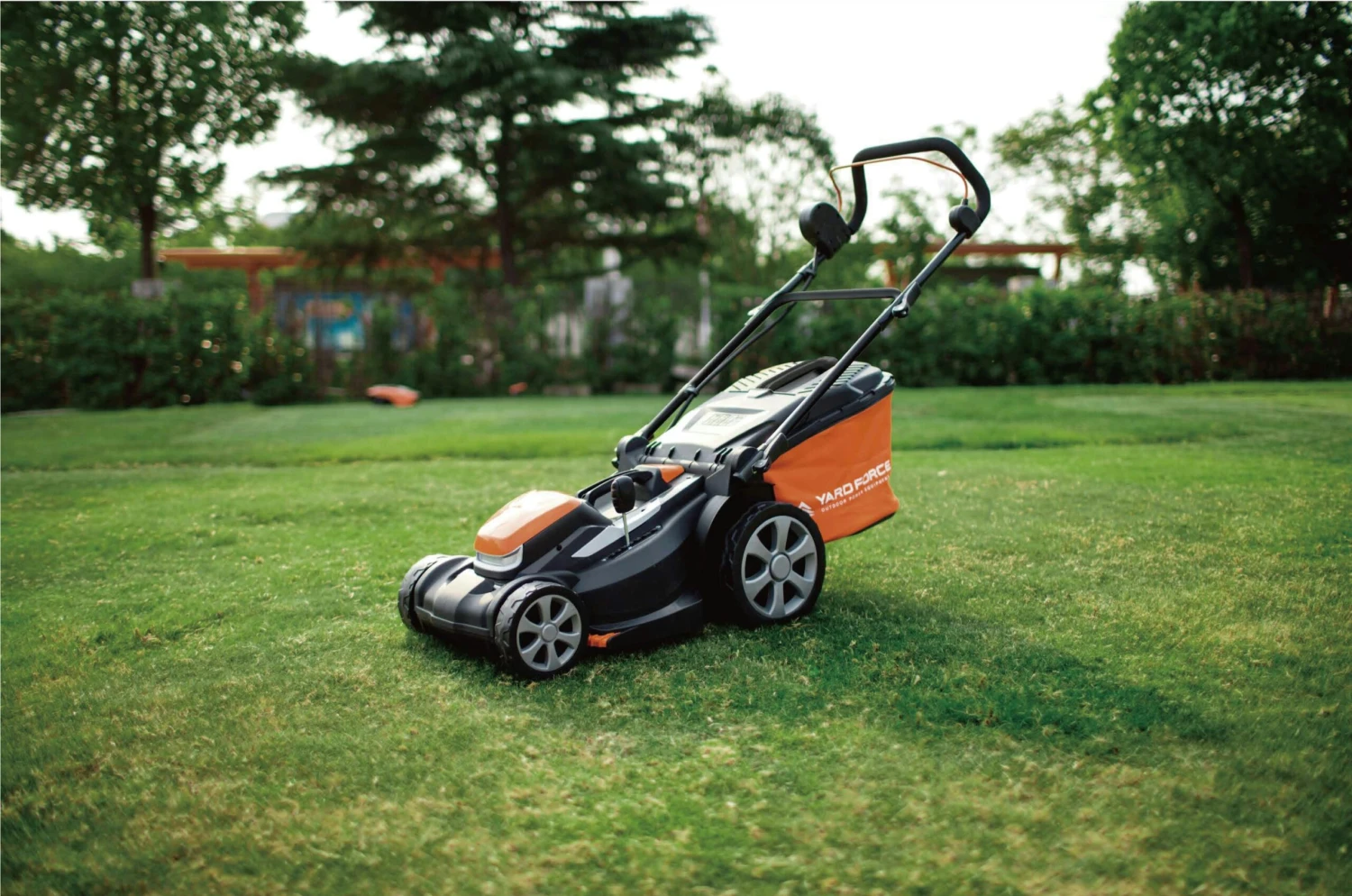 Yardforce LM C40 - Akku-Rasenmäher 20V 1 Yardforce LM C40 - Akku-Rasenmäher 20V