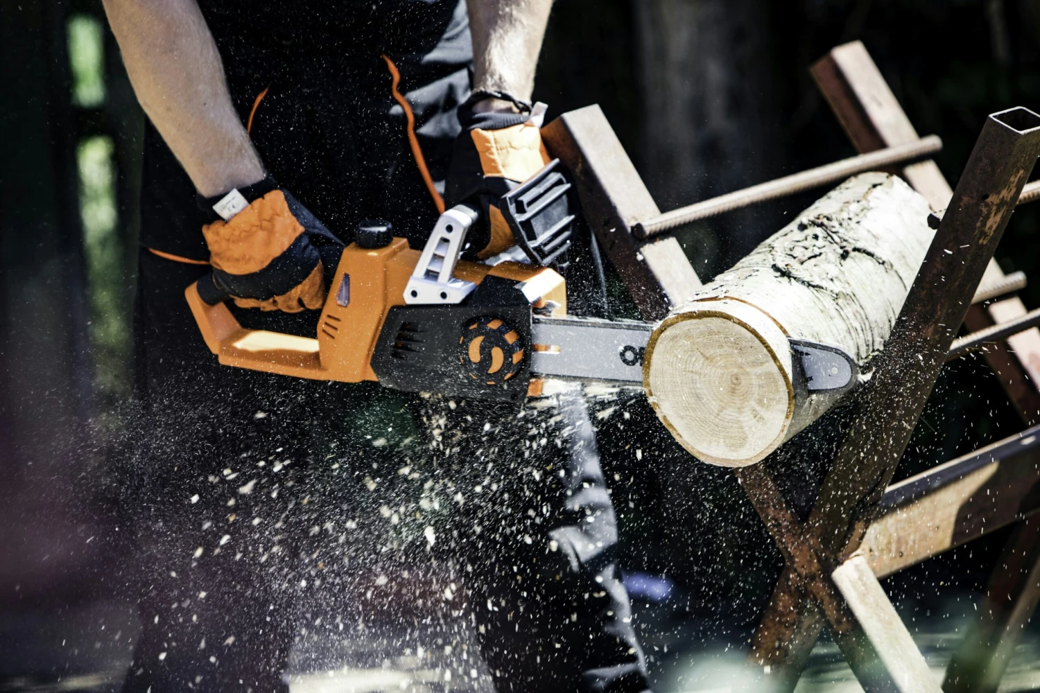 Yardforce LS C35 - Akku-Kettensäge 20V Inkl. 2x 2 Ah-Akku + Doppelladegerät 7 Yardforce LS C35 - Akku-Kettensäge 20V Inkl. 2x 2 Ah-Akku + Doppelladegerät – Bild 7