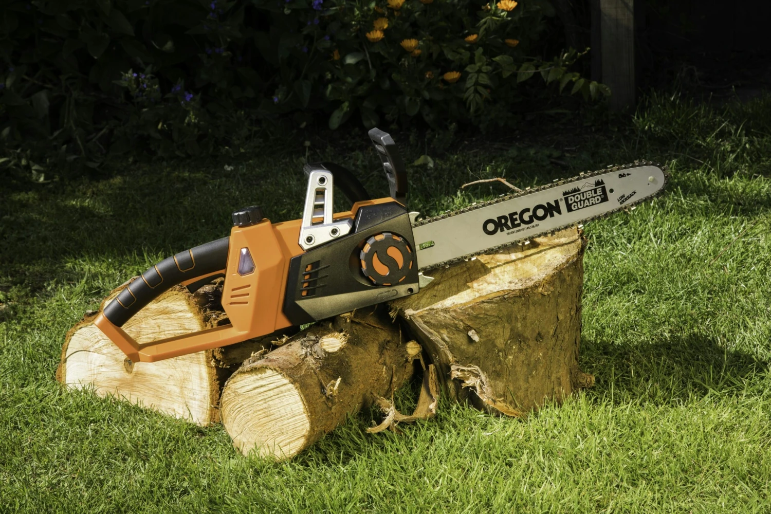 Yardforce LS C35 - Akku-Kettensäge 20V Inkl. 2x 2 Ah-Akku + Doppelladegerät 4 Yardforce LS C35 - Akku-Kettensäge 20V Inkl. 2x 2 Ah-Akku + Doppelladegerät – Bild 4