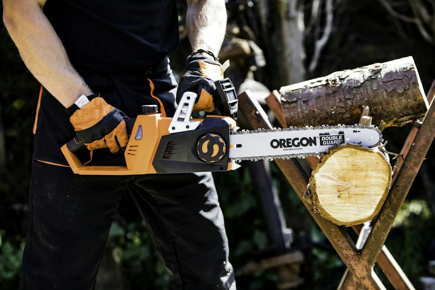 Yardforce LS C35 - Akku-Kettensäge 20V Inkl. 2x 2 Ah-Akku + Doppelladegerät 5 Yardforce LS C35 - Akku-Kettensäge 20V Inkl. 2x 2 Ah-Akku + Doppelladegerät – Bild 5